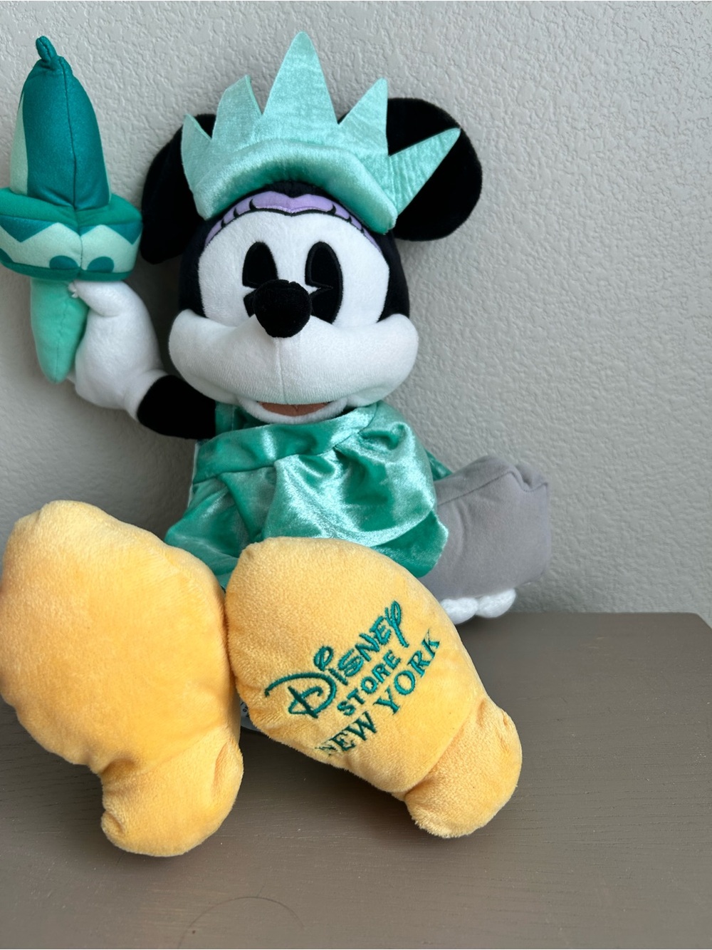 Disney Minnie Mouse Statue of Liberty Plush - Teal & Yellow - Picture 5 of 8